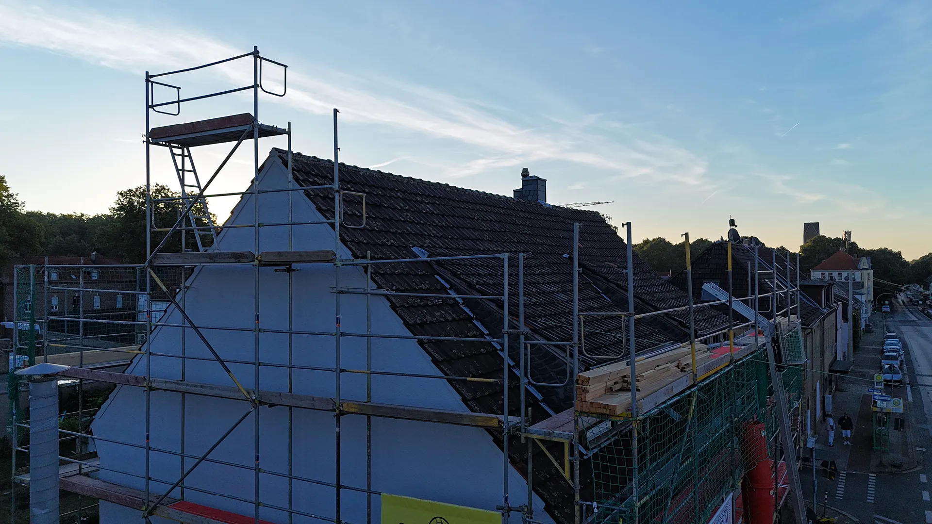 Steildachsanierung mit Betondachsteinen – Bild 4