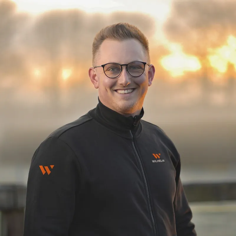 Beratungsgespräch mit Dachdeckermeister